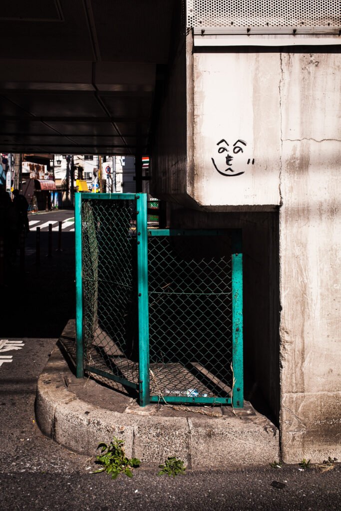 Photograph of a へのへのもへじ face as a graffito on a bridge in Itabashi-ku, Tokyo